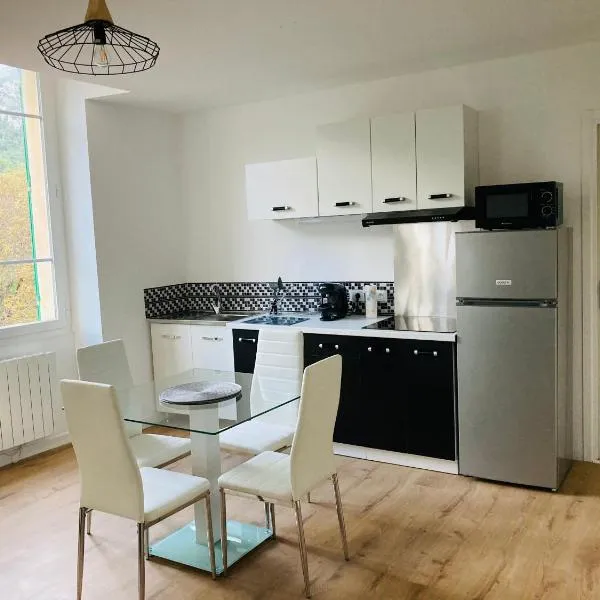 Charmant appartement dans une magnifique résidence, hotel v destinácii Sospel