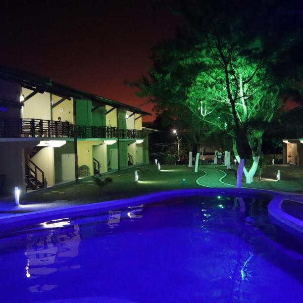 Paraíso PÉ NA AREIA no coração do Litoral Norte - FRENTE MAR - Loft projetado para que você tenha a melhor experiência em hospedagem - condomínio mais procurado da Estrada do Côco - Varanda com vista espetacular para o mar - lazer e TRANQUILIDADE - Foto 4