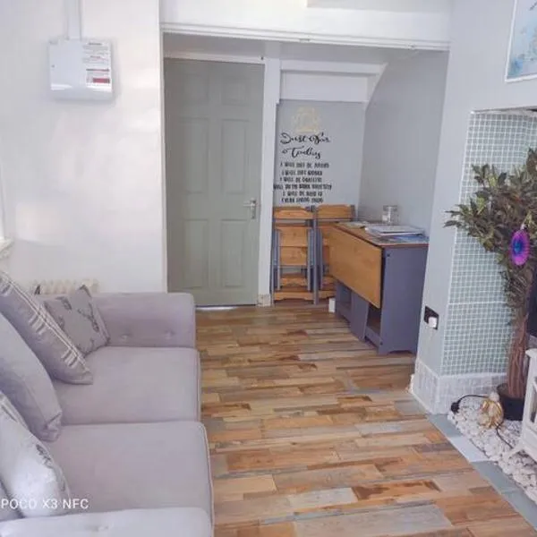 Cosy Wellbeing Stays on Cornish Coast, hotel in Falmouth