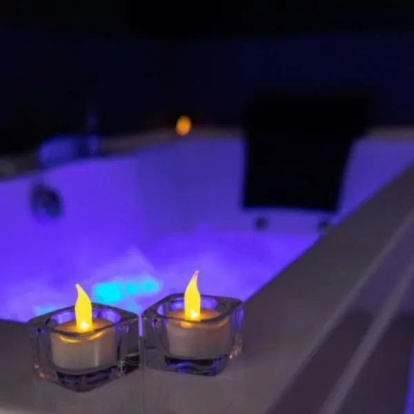 Suite romantique avec sauna et balnéo privatifs au Barcarès, ξενοδοχείο σε Le Barcarès