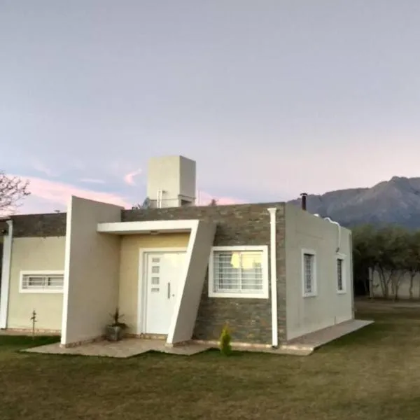 Confortable casa traslasierra. Vista al Champaqui, hotel in Quebrada de los Pozos