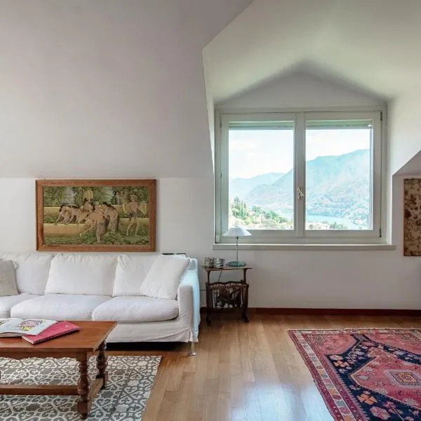 I D'A Charming Penthouse - LAKE VIEW- Como- House-130 mt-2 double bedrooms and 2 double bathrooms a spacious living room-Full equipped kitchen-Private garden and terrace-Private covered parking โรงแรมในโกโม