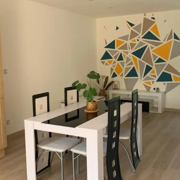 Gite chez Carolanne et Julien, hotel v destinaci Courtivron