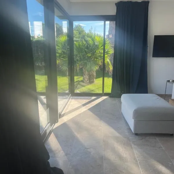Magnifique studio avec piscine, hôtel à Arles