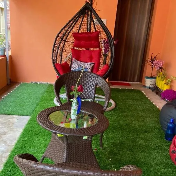 Terrace garden & Unique 1 bedroom AC rental unit in Haldia, hotel v destinaci Haldia
