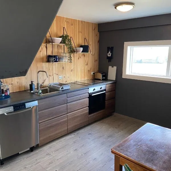 The Little Guesthouse Downtown - Keflavik Airport, hótel í Keflavík