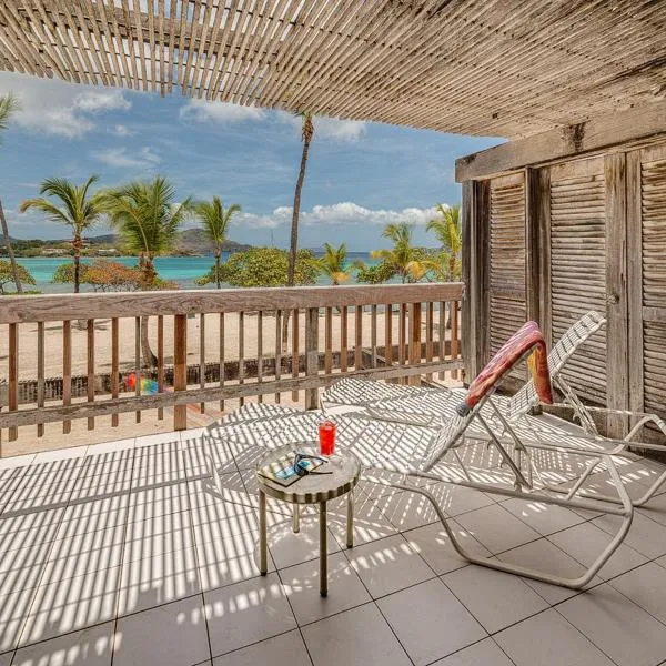 Sapphire Beach Beachfront Condo Free Wi - Fi! - Save!, hotel in East End