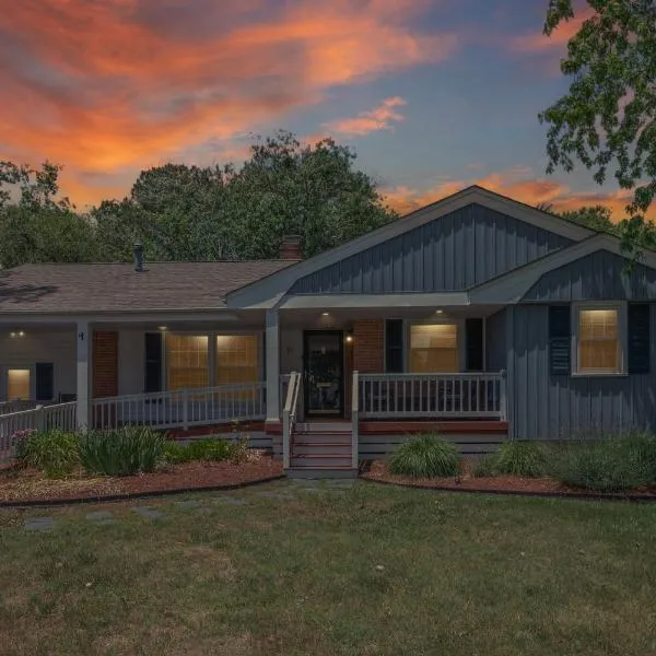 LUXURY HOME 5 BR 3 BA Near Beaches and Venues, hotel in Hampton