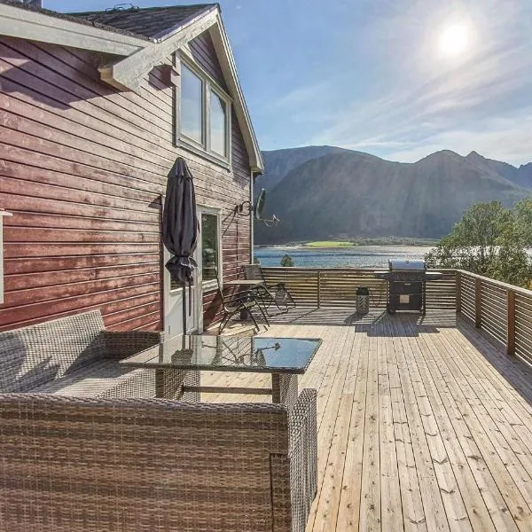 Pet Friendly Home In Sortland With Wifi, hotel v destinaci Flesnes