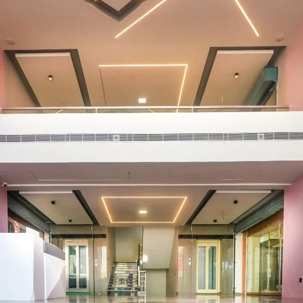 Hotel VR Grand, hôtel à Vizianagram City
