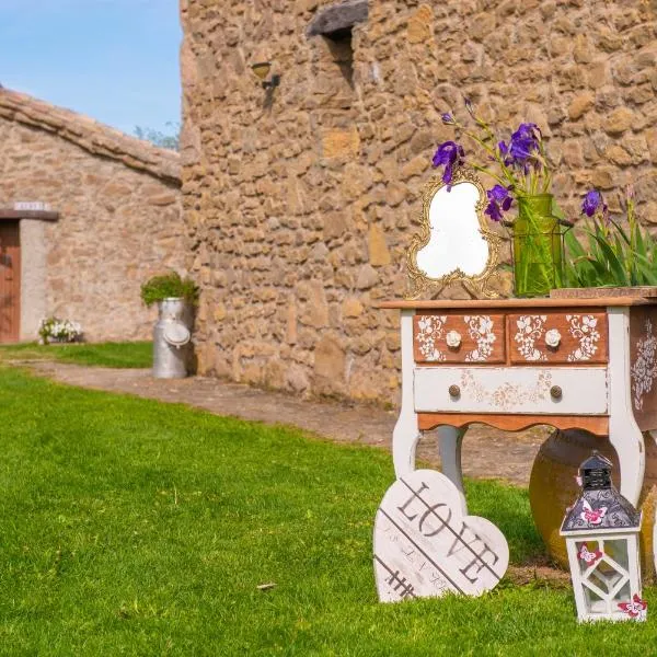 Complex Rural Can Caubet, hotel in Berga