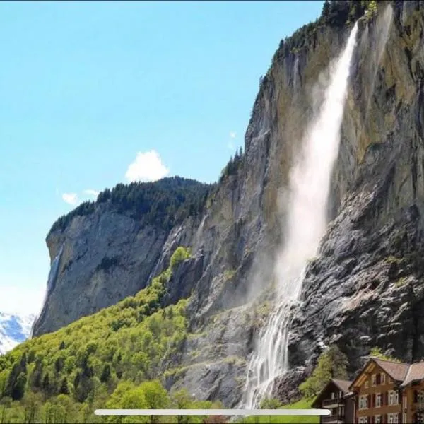 Breathtaking Waterfall Apartment nr 3, hotel em Lauterbrunnen