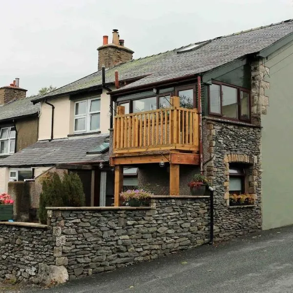 Cumbrian cottage, sleeps 6, in convenient location, hotel in Orton
