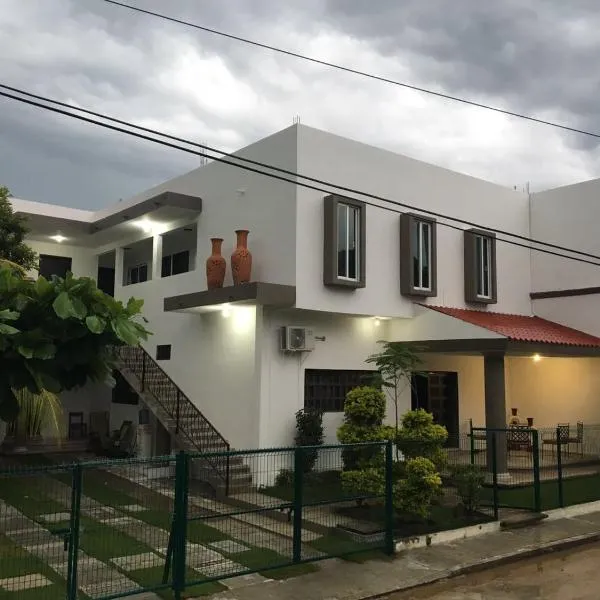 Hotel Garden Suites Tonalá, hotel in Puerto Arista