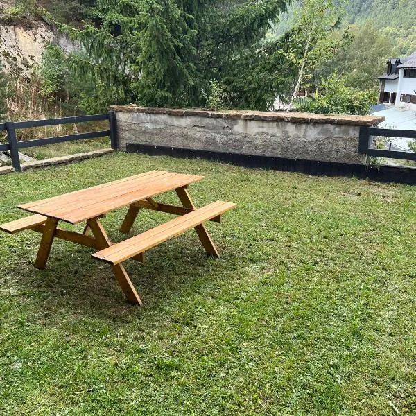 Apartamento a pie de pistas de Espot ZZ House, hotel v mestu Espot