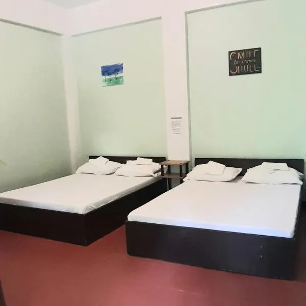 Angel and Marie's Basic ACroom for 2-4 pax: Lossoc şehrinde bir otel