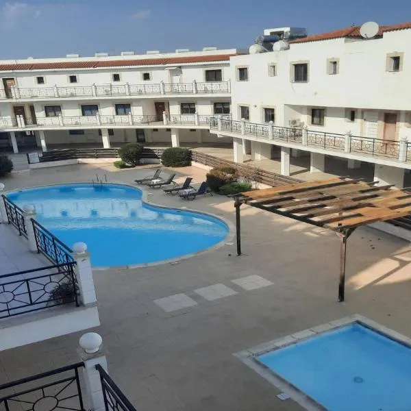 Paramount Gardens Resorts C202: Mazotos şehrinde bir otel