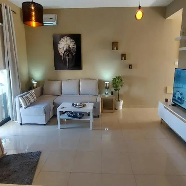 Paramount Gardens Resorts C202, hotel u Larnaki
