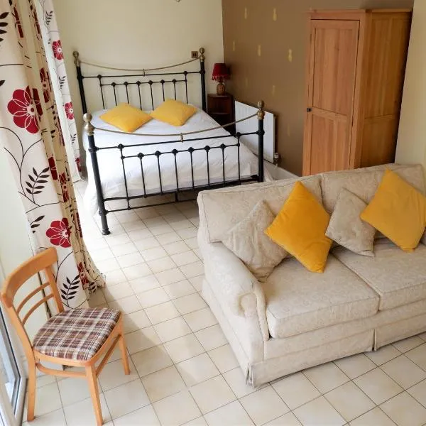 Colchester Sunny Apartment with Pool and EV Car Point, hotel in Lexden