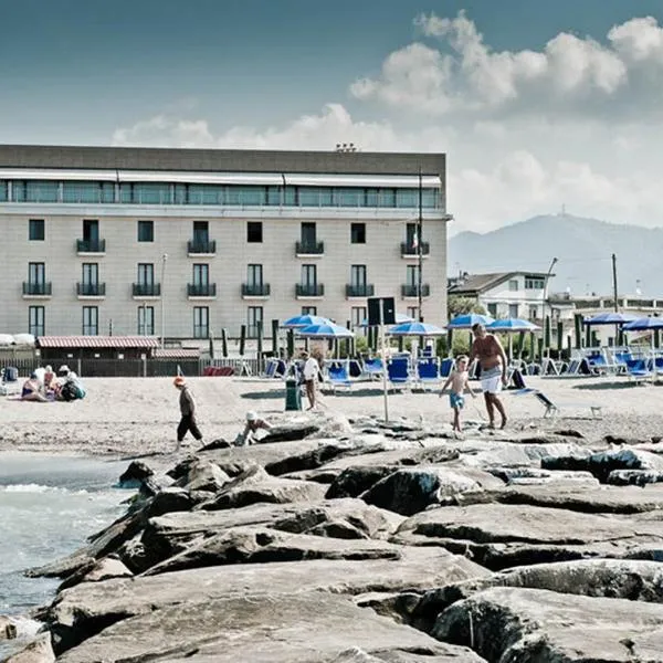 Hotel Rondine, hotel v destinácii Marinella di Sarzana