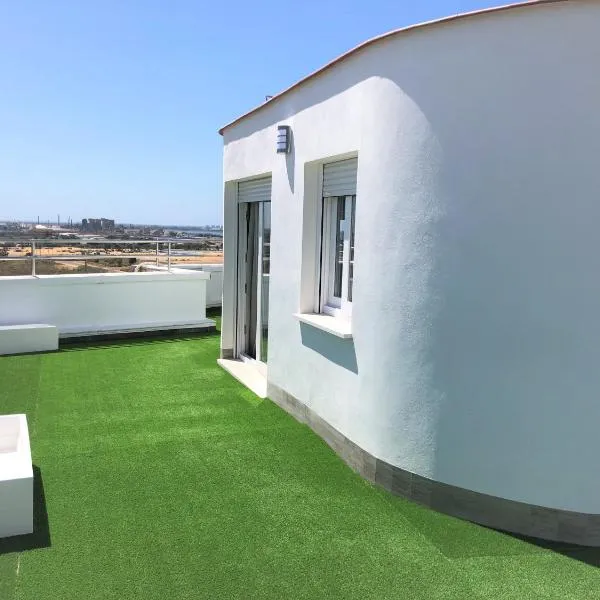 Luxury Attics Plaza Punto PARKING INCLUIDO, hotel v destinácii Huelva