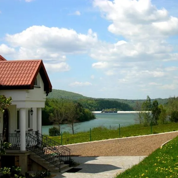 Noclegi Nad Jeziorem Myczkowieckim, hotel en Solina
