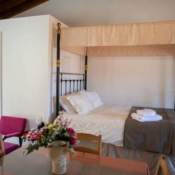 Cleo's Inn, hotel v destinaci Lofou