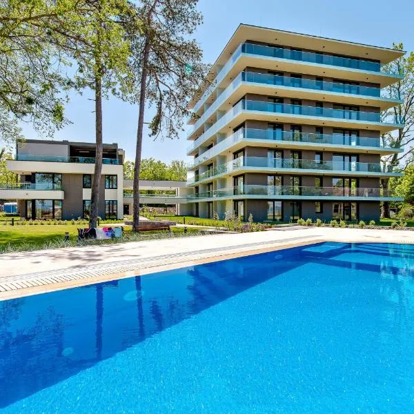 Premium Lelle Waterfront Resort Clyde, hotel u gradu Balatonlele
