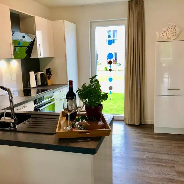 Familienhaus an der Nordsee - Sauna - Kamin - Südterrasse direkt über dem Wasser, hotelli kohteessa Wangerland