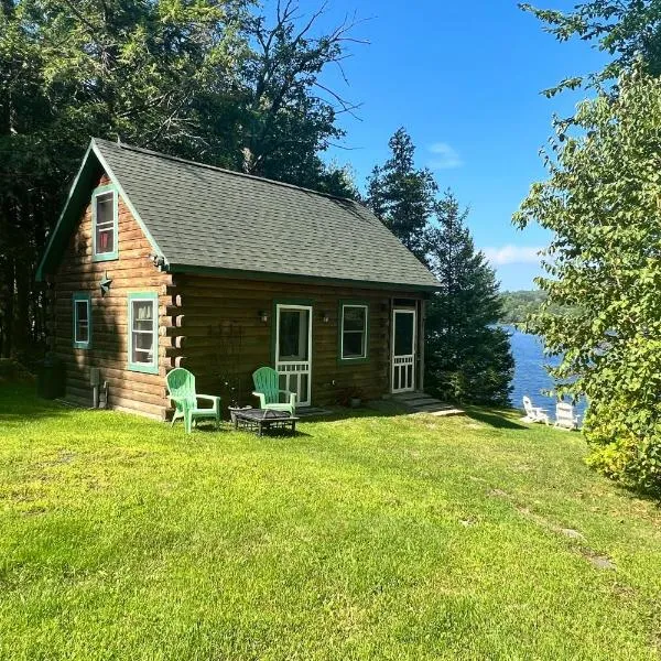 Lenas' Lakeside Cabin, hotel v destinaci Waterville