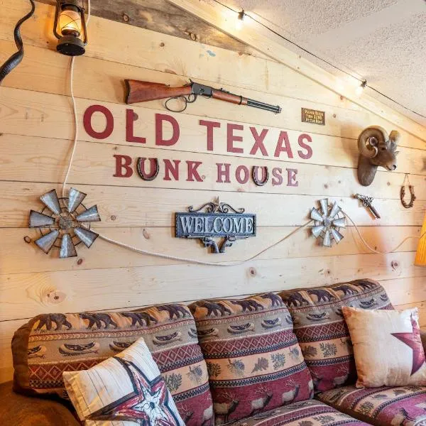 Old Texas Bunkhouse, hotel in Hawk Cove