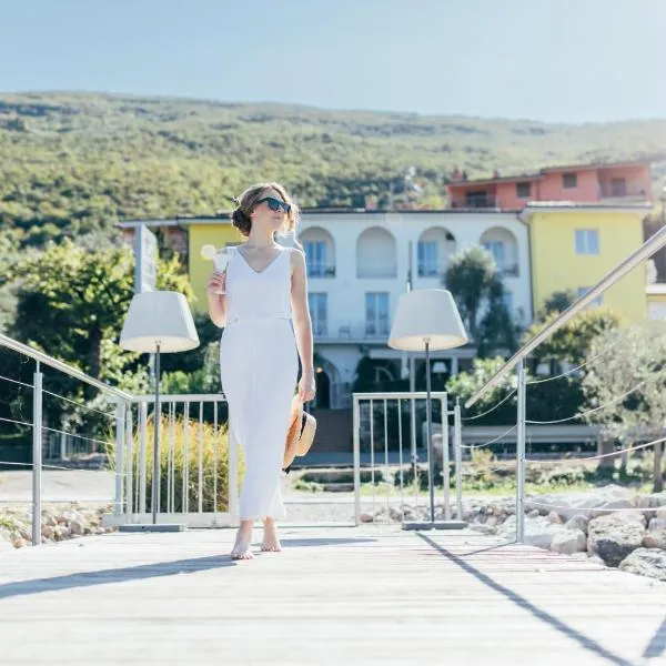 Hotel Orione - Lake Front Hotel, hotel v destinaci Brenzone sul Garda