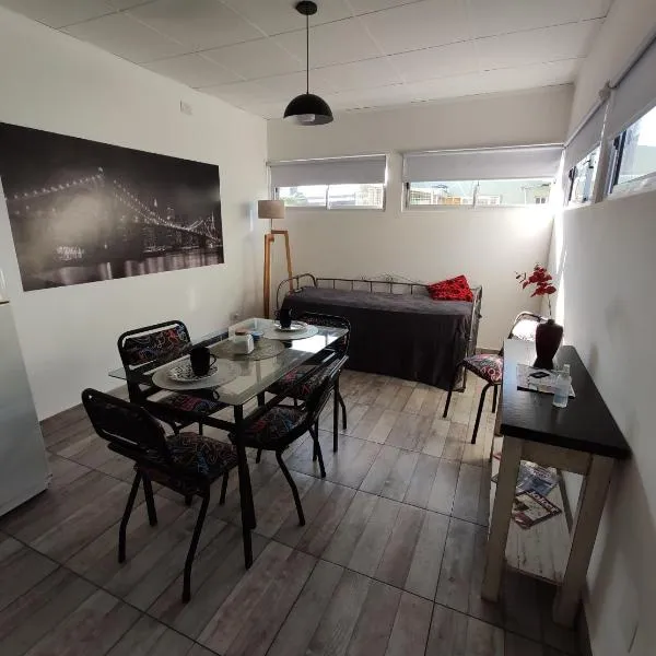 Viesnīca LAVALLE 80 - CORRIENTES - A PASOS DE PLAYA Y COSTANERA pilsētā Korjentesa