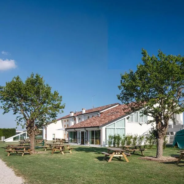 Nomad Hostel, hotel v destinaci Treviso