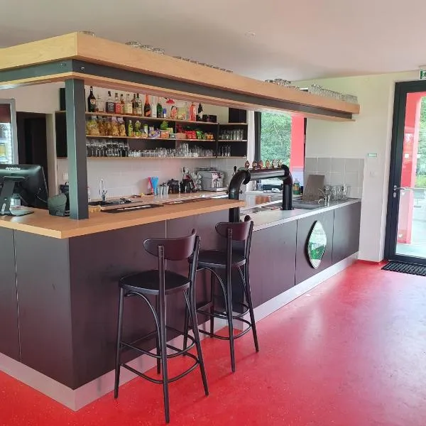 Penzion na hřišti, hotel v destinaci Radím