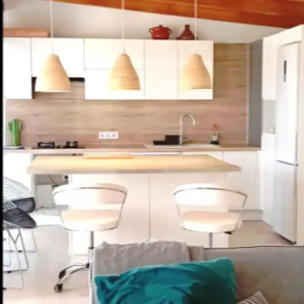 Beautiful chalet with wifi and free parking, hotel v destinaci Arona