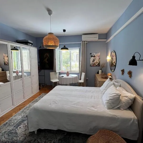 Blue Room and Private Bathroom, hotel in Cavtat
