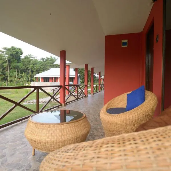 Villa de hollong, hotel v destinaci Mādāri Hāt