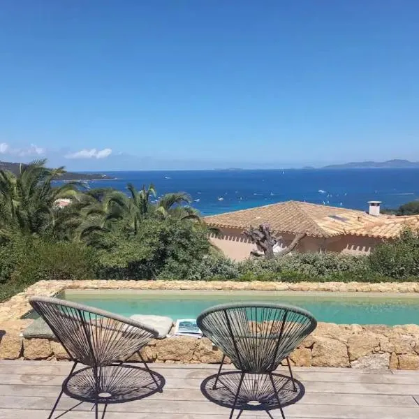Magnifique villa vue mer avec piscine, hotel en Coti-Chiavari