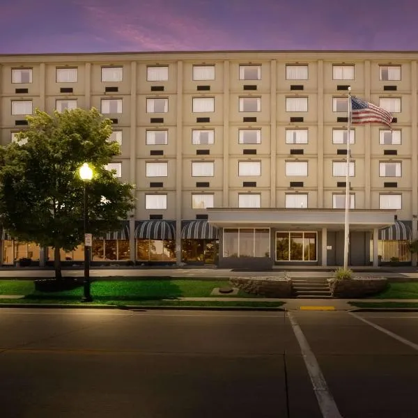 Best Western Riverfront Inn, hotel v destinaci Marinette