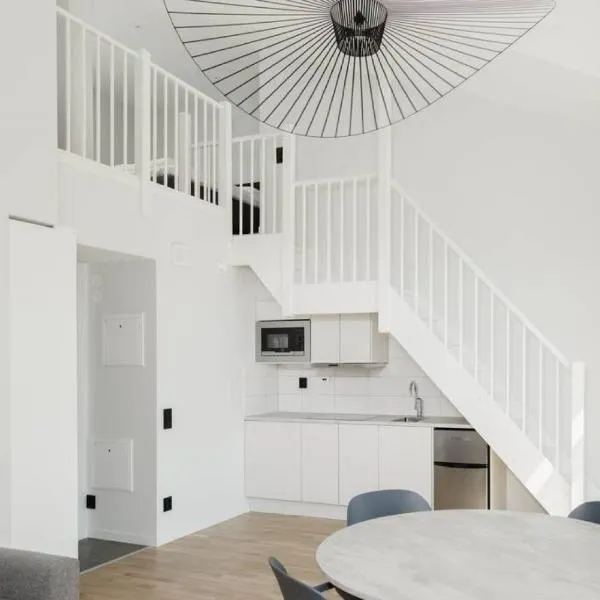 All in one Loft with Balcony and Free parking, hotel v destinaci Lidingö