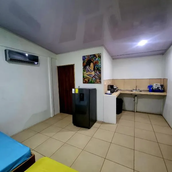 Ballena Oasis Homes( Dep Estudio con AC), hotel v destinaci Uvita