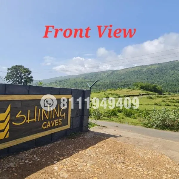 Shining Caves Resort, hotell i Varagampadi