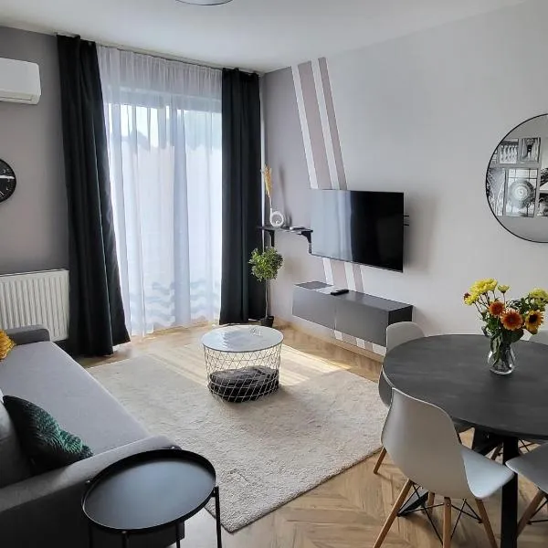 Dotis Apartman Tata, hotel v destinaci Tata