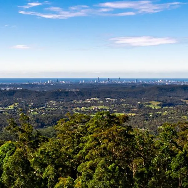 Beautiful Home with Breath-taking Views Mt Tamborine, hotell i Wongawallan