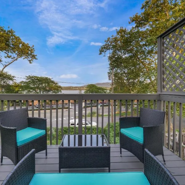 Deck View of Hudson River & Mt Beacon / Boho Suite, hotel en Newburgh