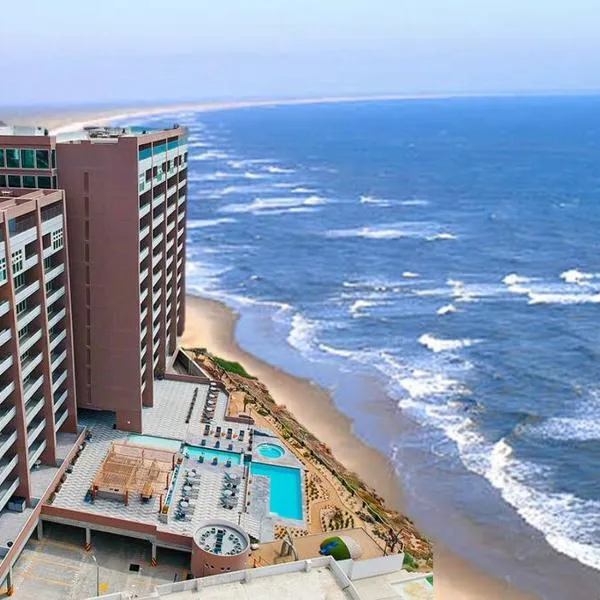 Luxury Beach Condo with Pool, hotell sihtkohas San Antonio del Mar