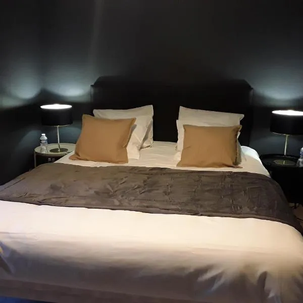 La Pomme d'Or, hotel v destinaci La Charité