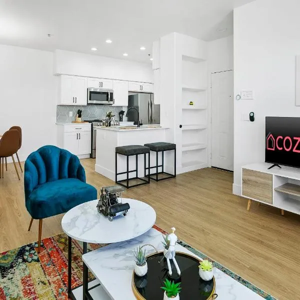 CozySuites Glendale by the stadium with pool 05, hotel in Glendale