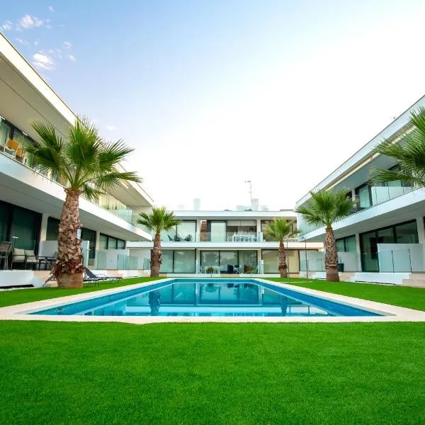 Luxe nieuwbouw penthouse op 600 m van het strand!, Hotel in Los Nietos